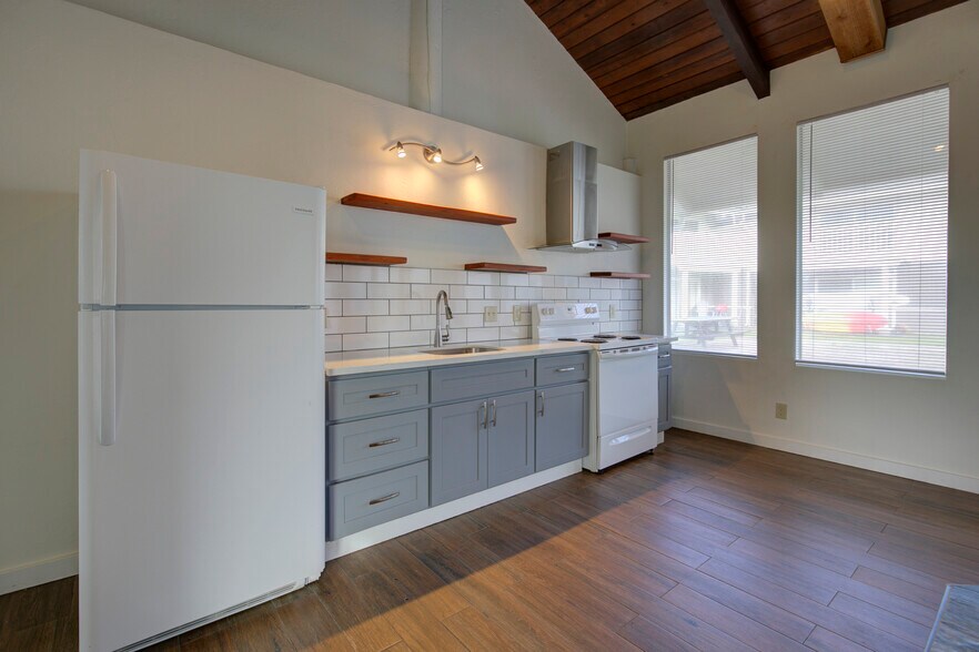 More Photos Of 1031 Discovery Ave SE, Ocean Shores Apartments For Sale