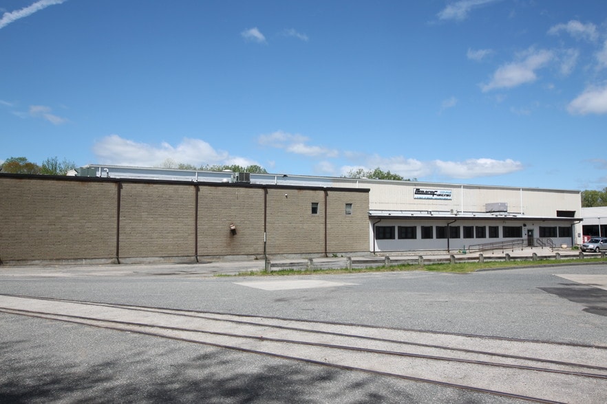 More Photos Of 17 Saint Mark St, Auburn Manufacturing For Lease