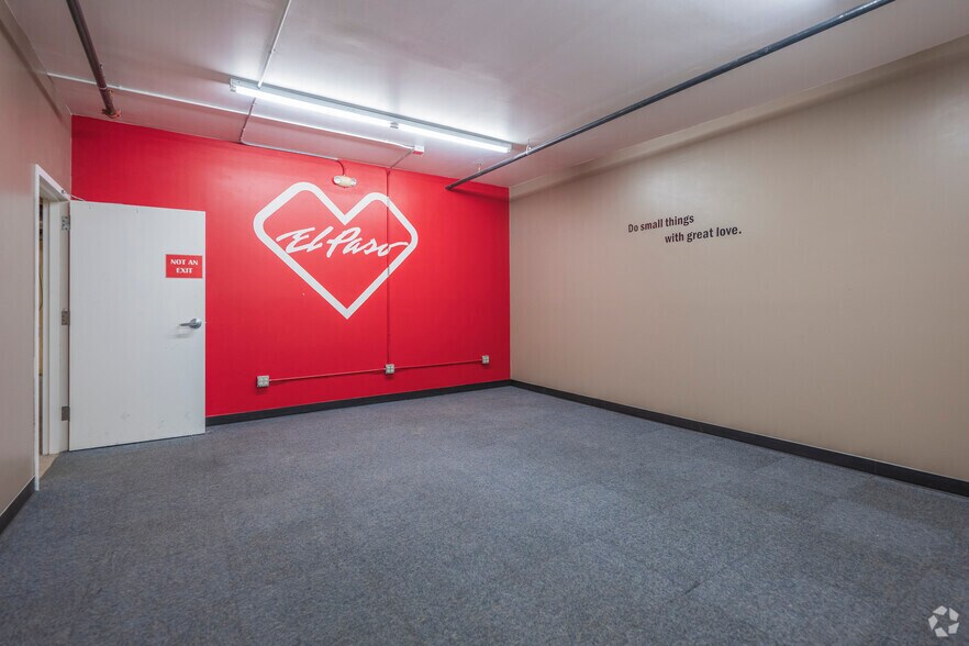 More Photos Of 201-205 N Mesa St, El Paso Storefront Retail Office For Lease