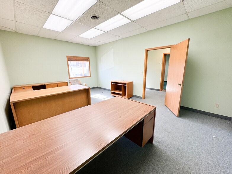 More Photos Of 110-112 E Lincoln ave, Fergus Falls Office For Lease