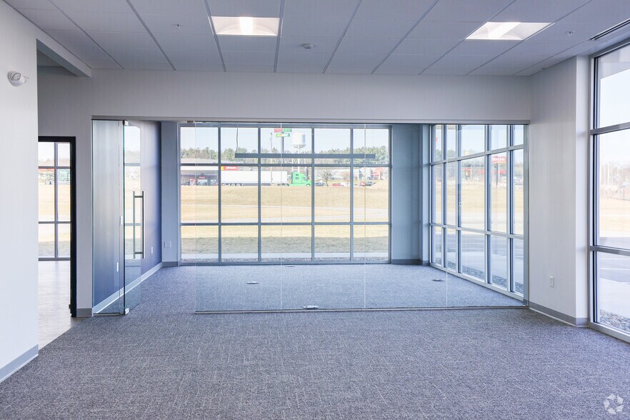 More Photos Of I-71 & I-76 Hwy, Burbank Industrial For Lease