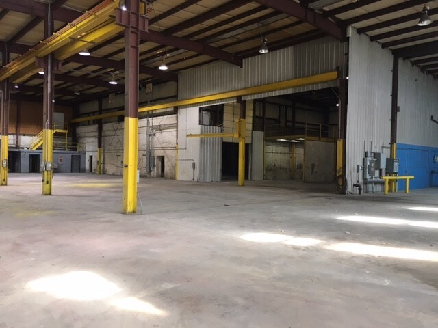 More Photos Of 223-227 S Main St, Wagoner Warehouse For Sale