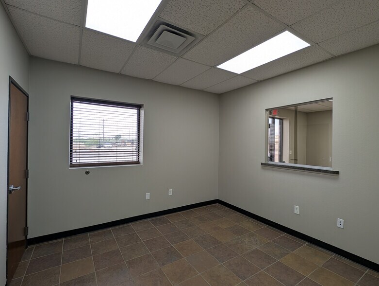 More Photos Of 2807 S County Road 1242, Midland Warehouse For Lease