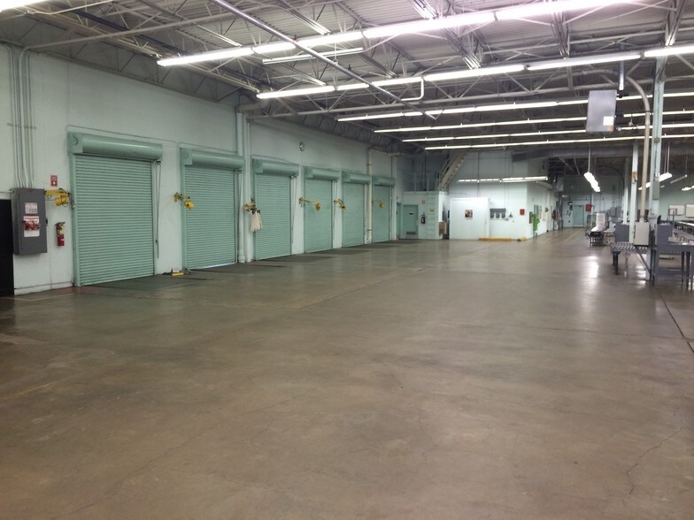 More Photos Of 3670 S Perkins Rd, Memphis Warehouse For Lease