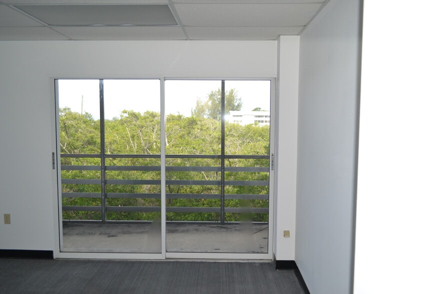 More Photos Of 1460 S McCall Rd, Englewood Medical For Sale