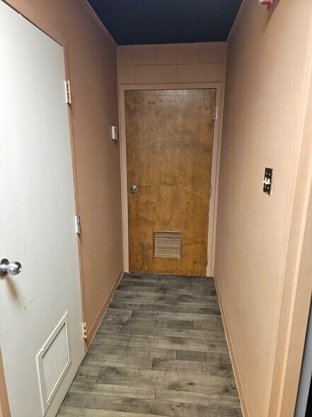 More Photos Of 103 S Fannin Ave, Cameron Office For Lease