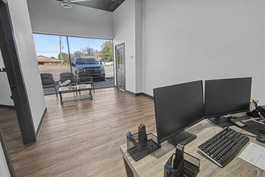 More Photos Of 3305 Chandler Rd, Muskogee Freestanding For Lease