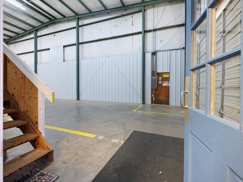 More Photos Of 1225 Royal Dr, Conyers Warehouse For Lease