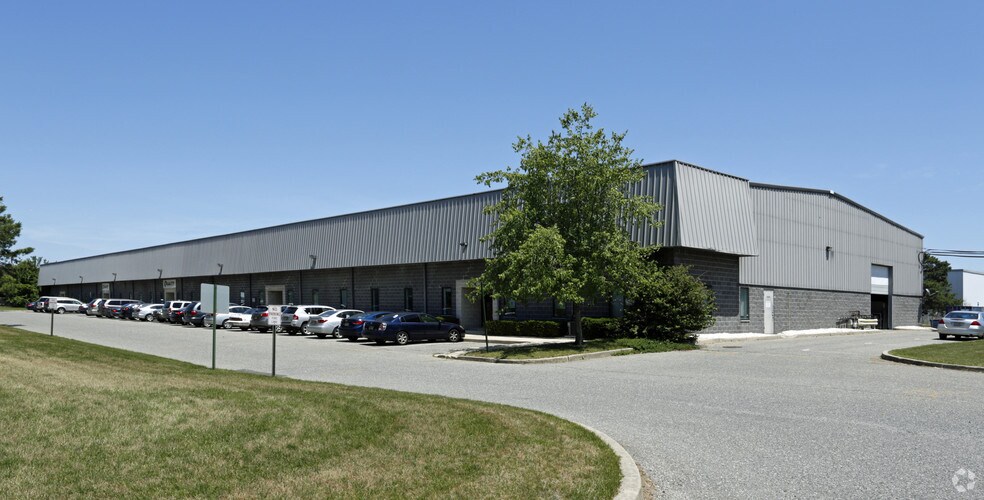 More Photos Of 1985 Swarthmore Ave, Lakewood Warehouse For Lease