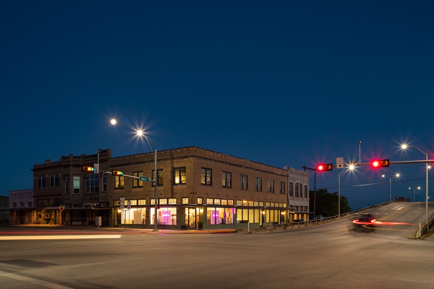 More Photos Of 114 N Main St, Taylor Storefront Retail Office For Lease