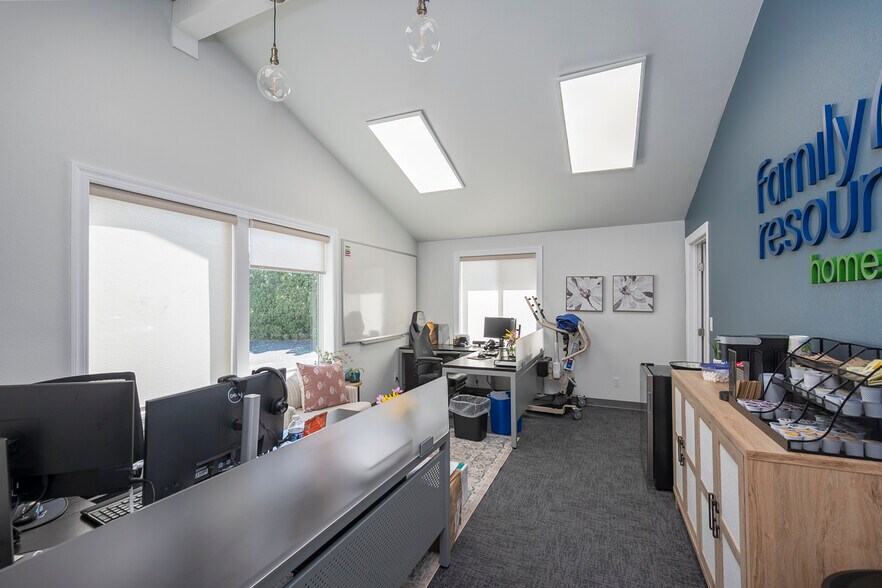 More Photos Of 830 Sharon Ave E, Moses Lake Office For Sale