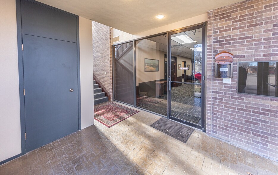 More Photos Of 23 Briercroft Office Park, Lubbock Office For Lease