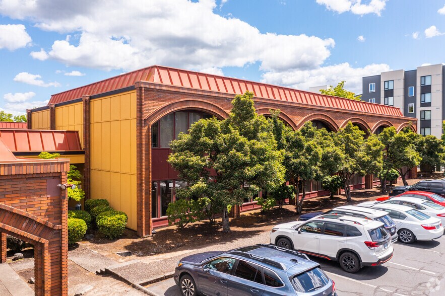 More Photos Of 3800 SW Cedar Hills Blvd, Beaverton Office For Lease