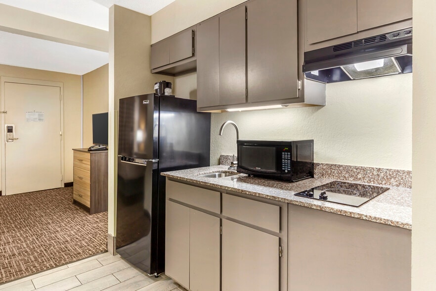 More Photos Of 115 Lake Ave, Spring Lake Hotel For Sale