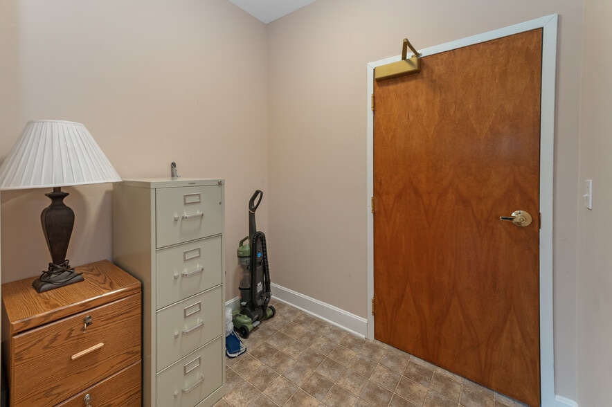 More Photos Of 815 John Harper Rd, Shepherdsville Office For Sale