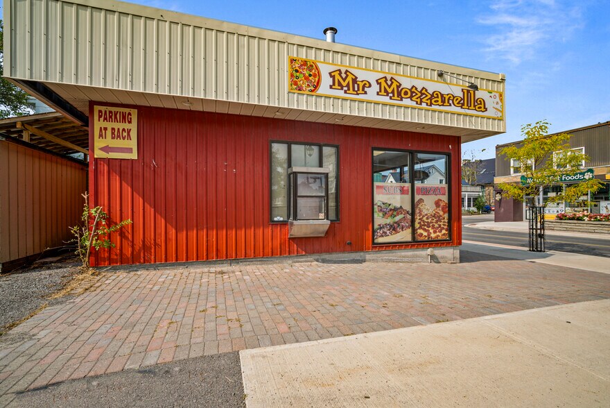 More Photos Of 58 Bridge St, Carleton Place Restaurant For Sale