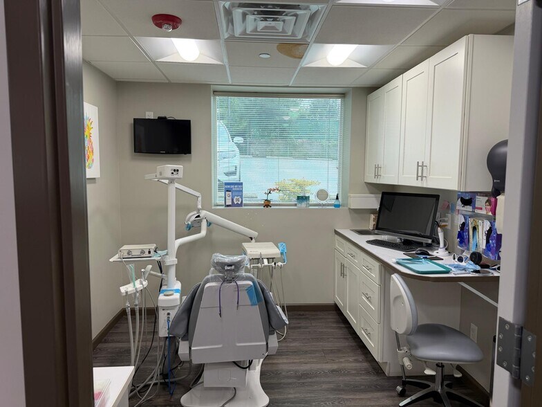 More Photos Of 131 Central Ave, Tarrytown Medical For Sale