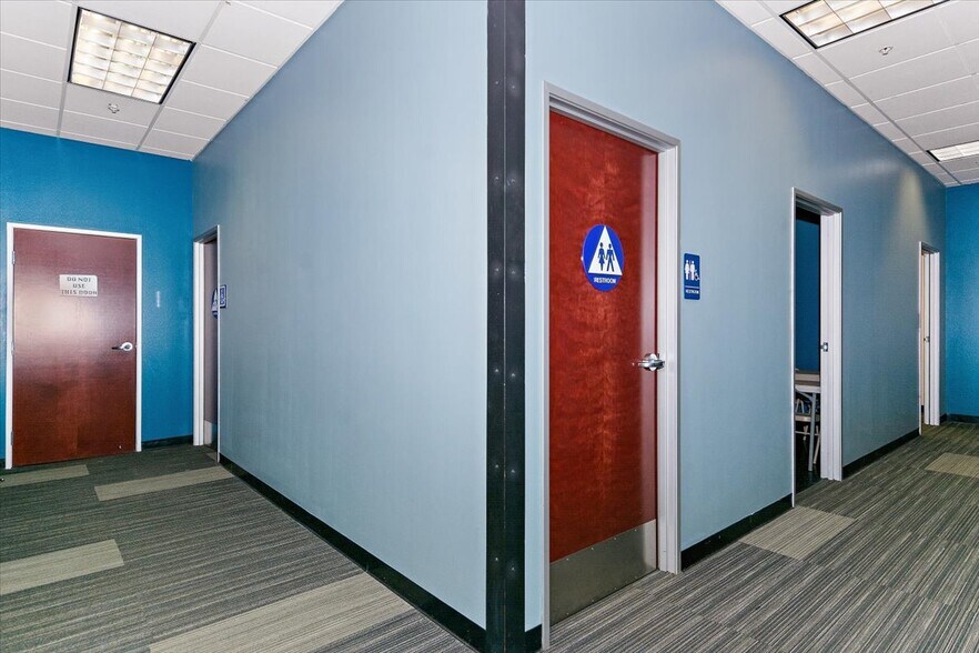 More Photos Of 7970 Cherry Ave, Fontana Showroom For Lease