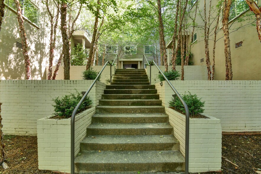 More Photos Of 1118 Sir Francis Drake Blvd, Kentfield Apartments For Sale