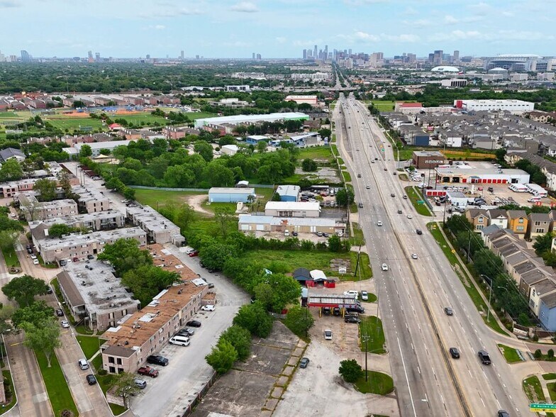 More Photos Of 10703 Main St, Houston Land For Lease