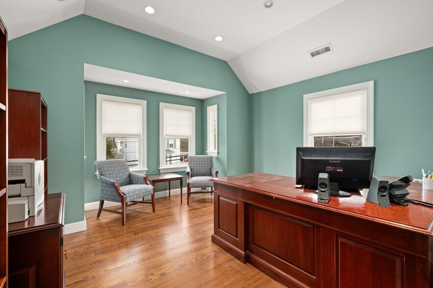 More Photos Of 13 Bartlet St, Andover Office For Lease