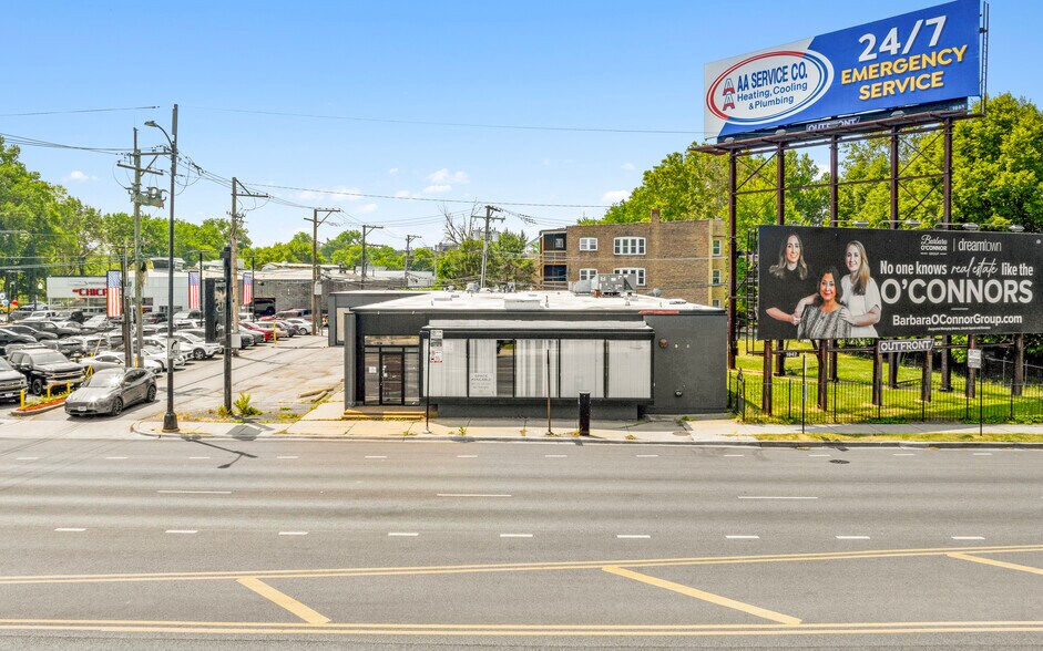 More Photos Of 2415 W Peterson Ave, Chicago Restaurant For Lease