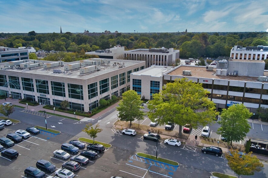 More Photos Of 1051 Franklin Ave, Garden City Office For Sale
