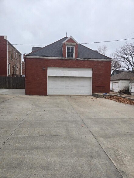 More Photos Of 3825 S 25th St, Omaha Flex For Sale