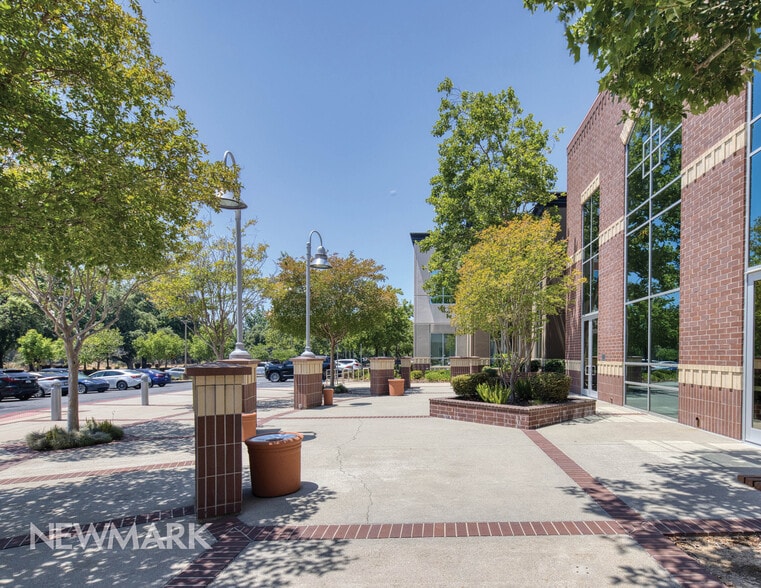 More Photos Of 950 Iron Point Rd, Folsom Office For Lease