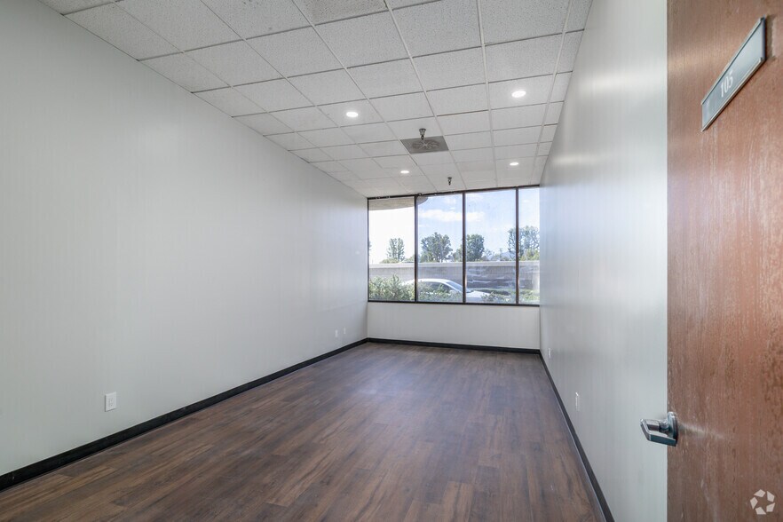More Photos Of 1611 W Pomona Rd, Corona Unknown For Lease