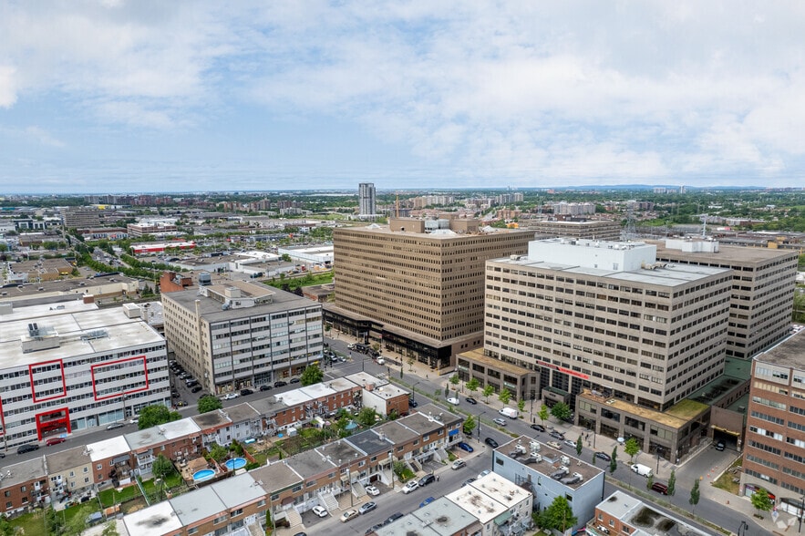 More Photos Of 555 Rue Chabanel O, Montréal Office For Sale