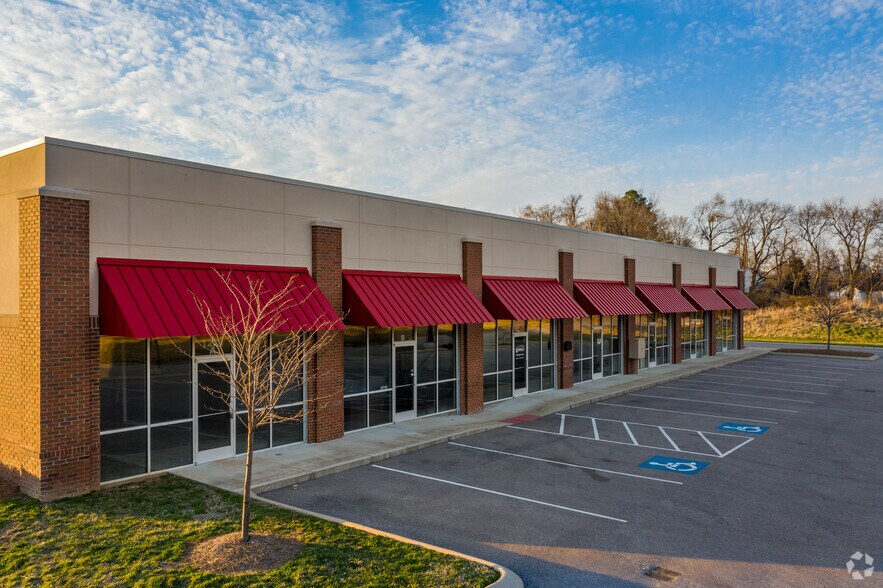 More Photos Of 1221 N Commerce Ct, Columbia Warehouse For Lease