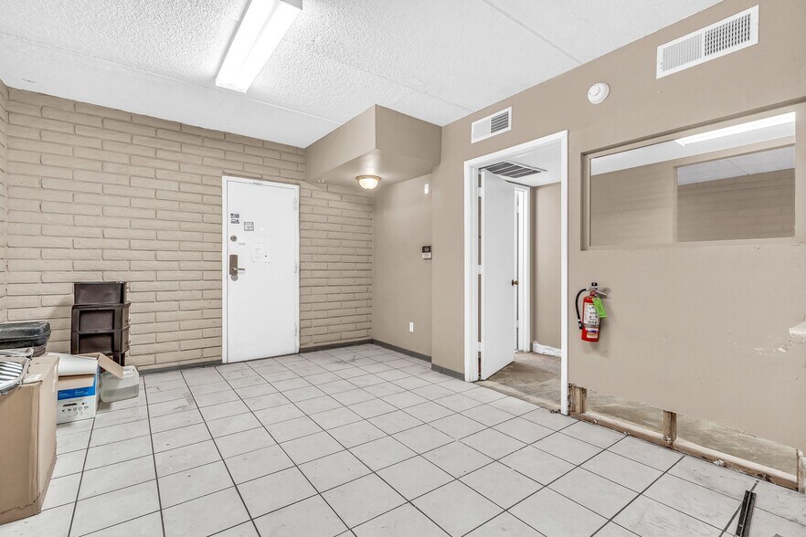 More Photos Of 78 W Ray Rd, Chandler Convenience Store For Lease