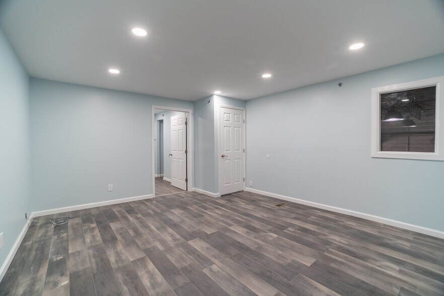 More Photos Of 125-127 Byassee Dr, Hazelwood Warehouse For Lease