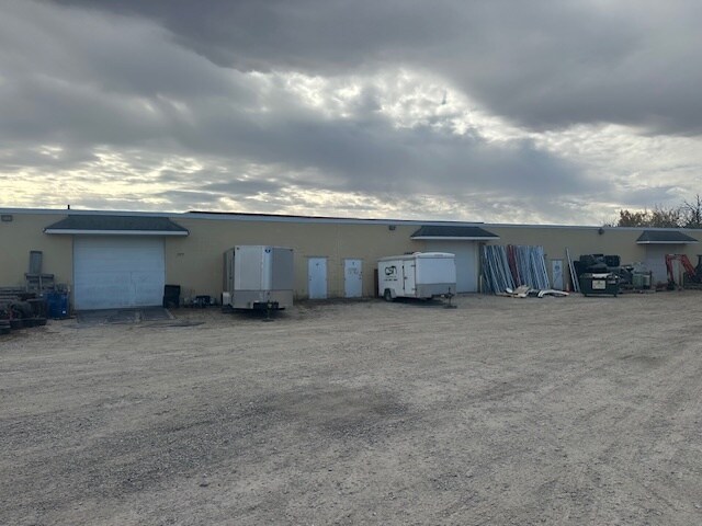 More Photos Of 18130-18134 NW Frontage Rd, Joliet Warehouse For Lease