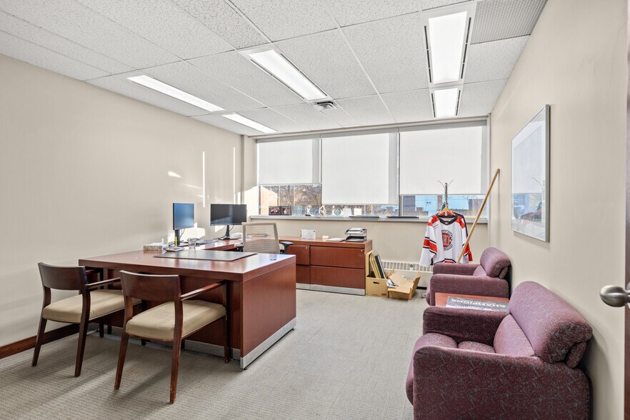 More Photos Of 478 Bernard Av, Kelowna Office For Lease