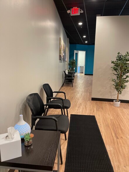 More Photos Of 5860-5990 Sashabaw Rd, Independence Township Storefront For Lease