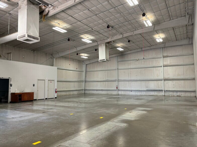 More Photos Of 3222 Manvel Rd, Pearland Warehouse For Lease