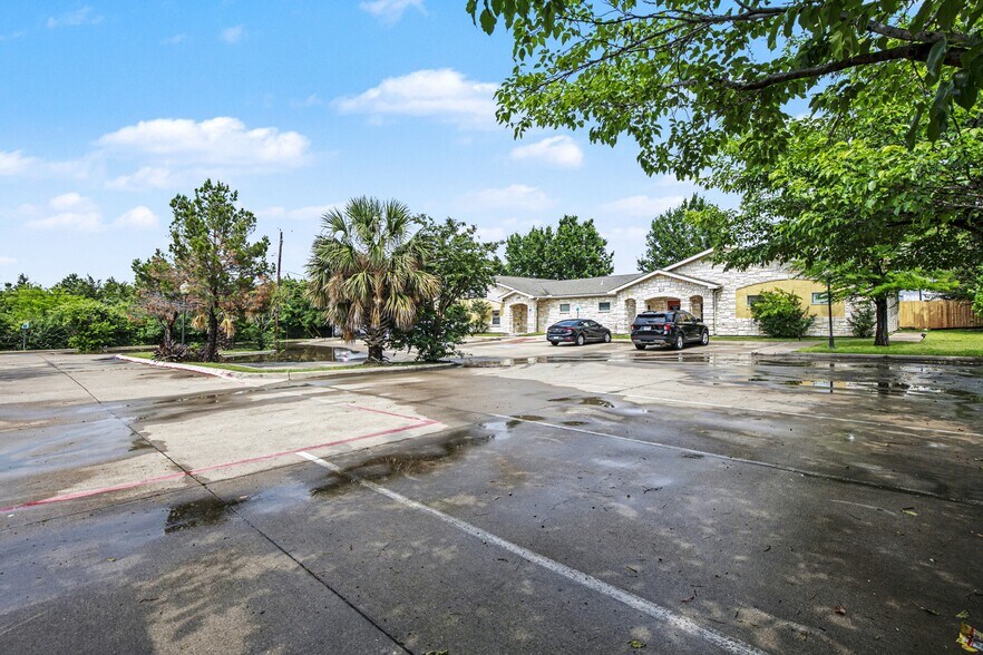 More Photos Of 2451-2461 Robinson Rd, Grand Prairie Medical For Sale
