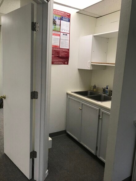 More Photos Of 17175 SW Tualatin Valley Hwy, Beaverton Office For Lease