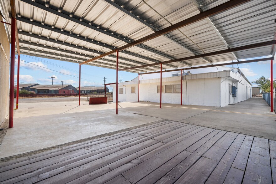 More Photos Of 550 Highway 46, Wasco Warehouse For Lease