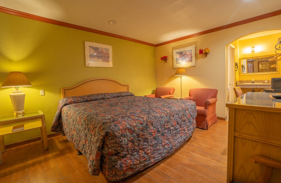 More Photos Of 839 W Pacheco Blvd, Los Banos Hotel For Sale