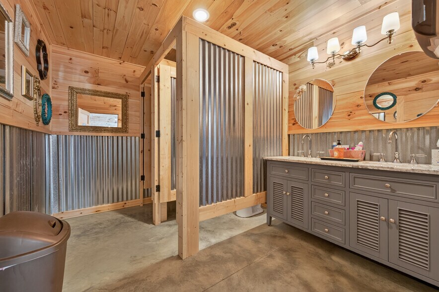 More Photos Of 639 Wagon Wheel Rd, Elk Creek Lodge Meeting Hall For Sale