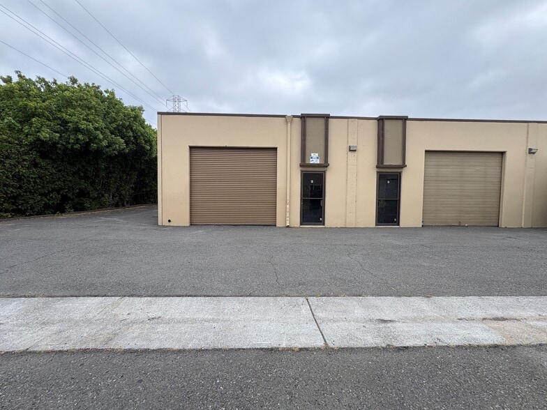 Primary Photo Of 16 Pamaron Way, Novato Flex For Lease
