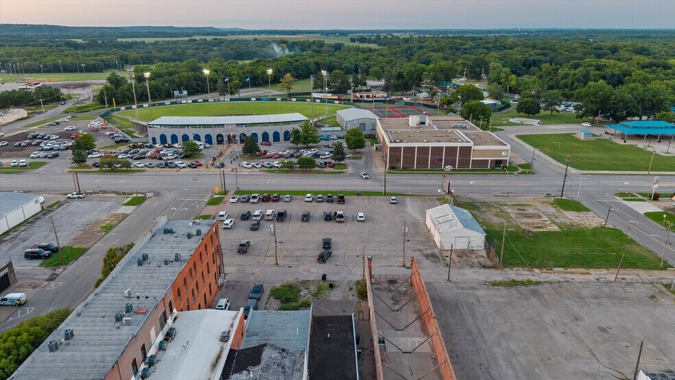 More Photos Of 100 Dewey Ave, Bartlesville Land For Sale