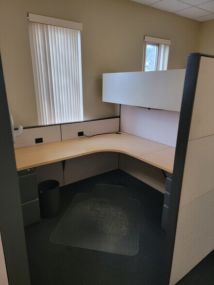 More Photos Of 18 W Passaic St, Rochelle Park Office For Sale