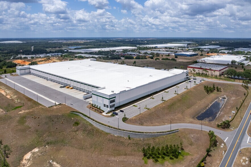 More Photos Of 8100 American Way, Groveland Distribution For Lease
