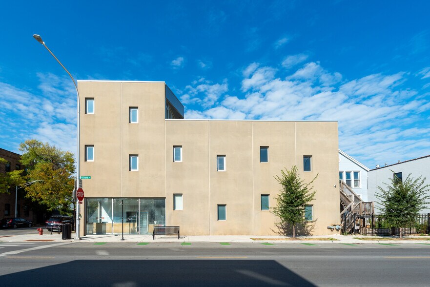 More Photos Of 2058 W Grand Ave, Chicago Loft Creative Space For Sale