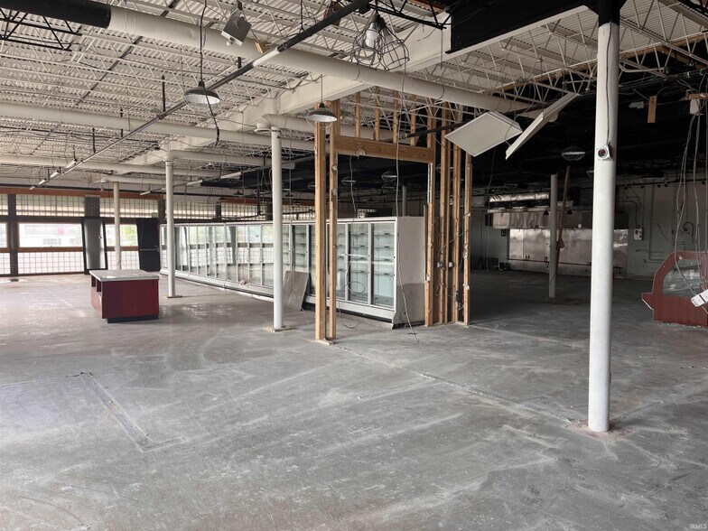 More Photos Of 2611 Third St E, Bloomington General Retail For Lease