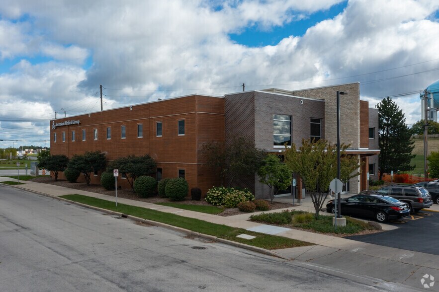 More Photos Of 3040 N 117th St, Wauwatosa Medical For Lease